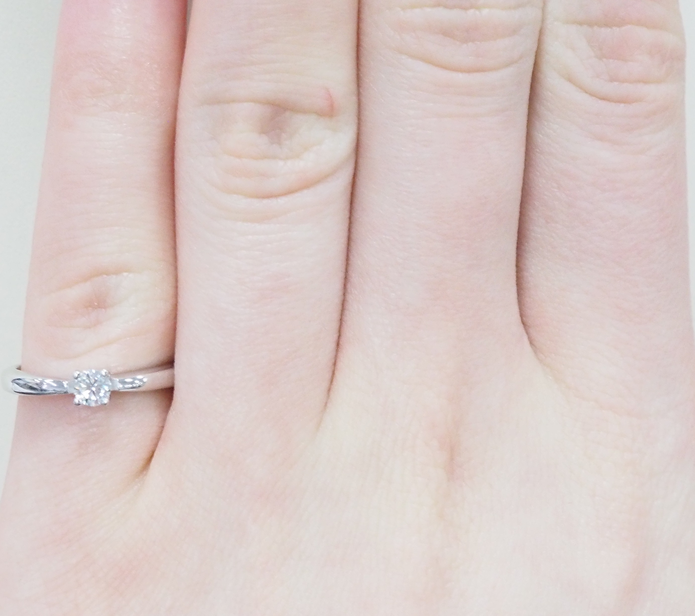 Серебряное кольцо 925 пробы; вставки 1 Муассанит;